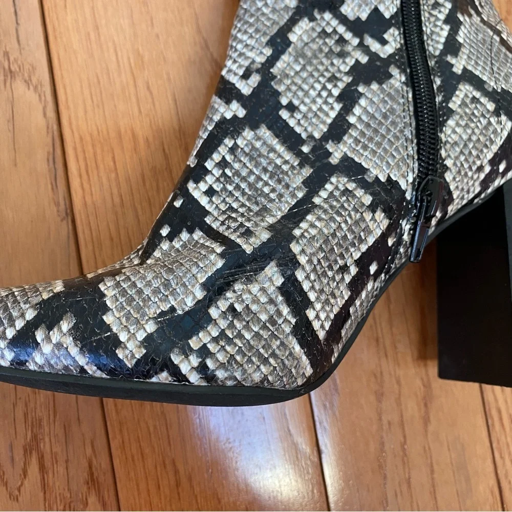 Jeffrey Campbell Raven bootie,‎ snake print size 6.5